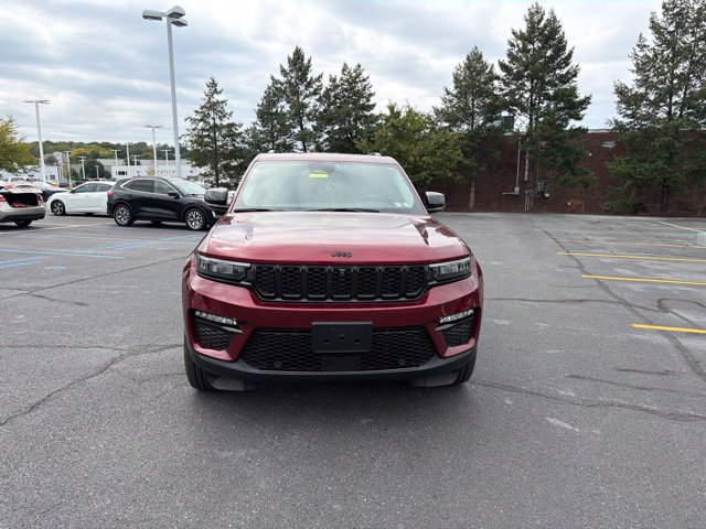 Used 2023 Jeep Grand Cherokee Limited w/ Luxury Tech Group II AWD/4WD image 2