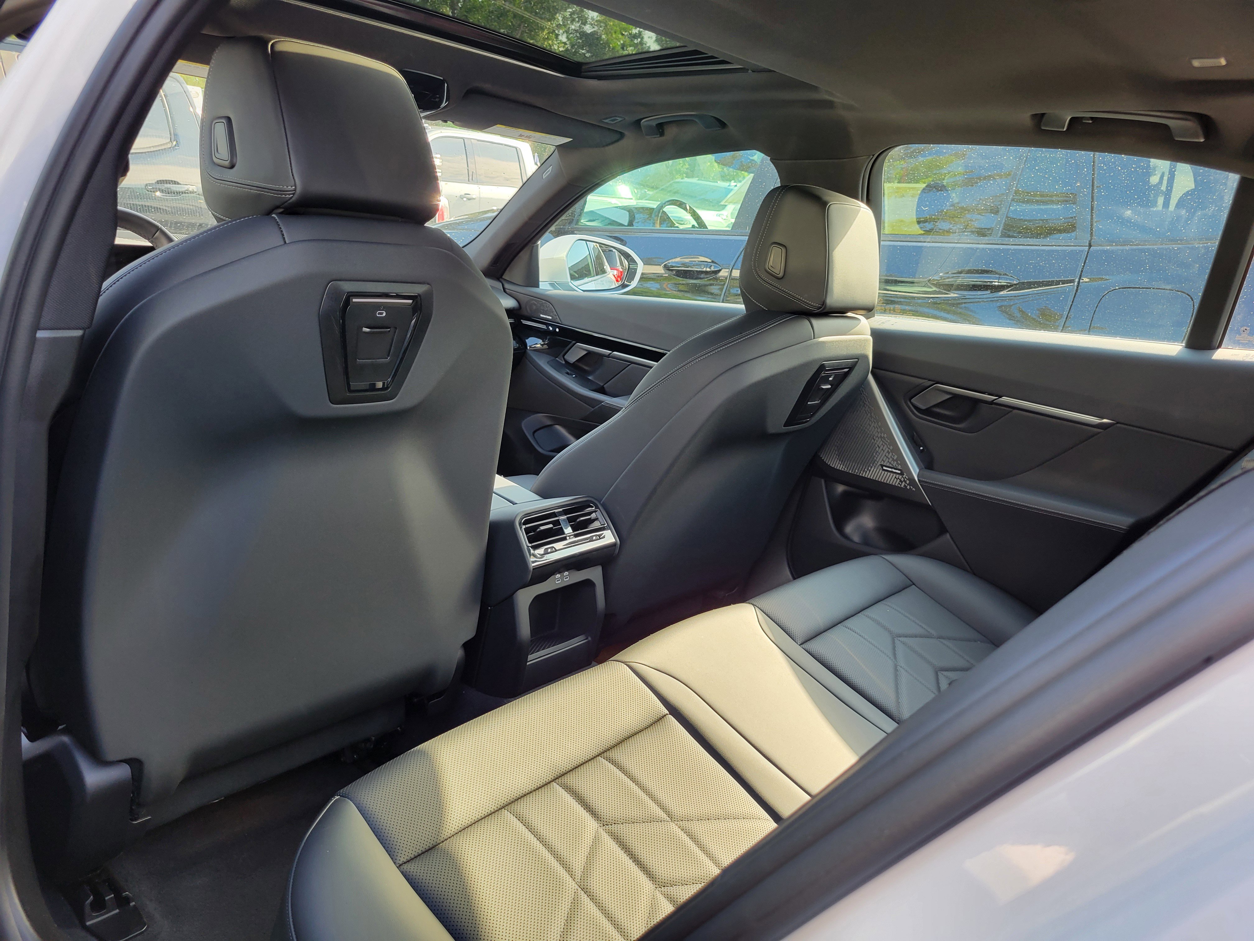 Used 2024 BMW 530i xDrive w/ Premium Package image 15