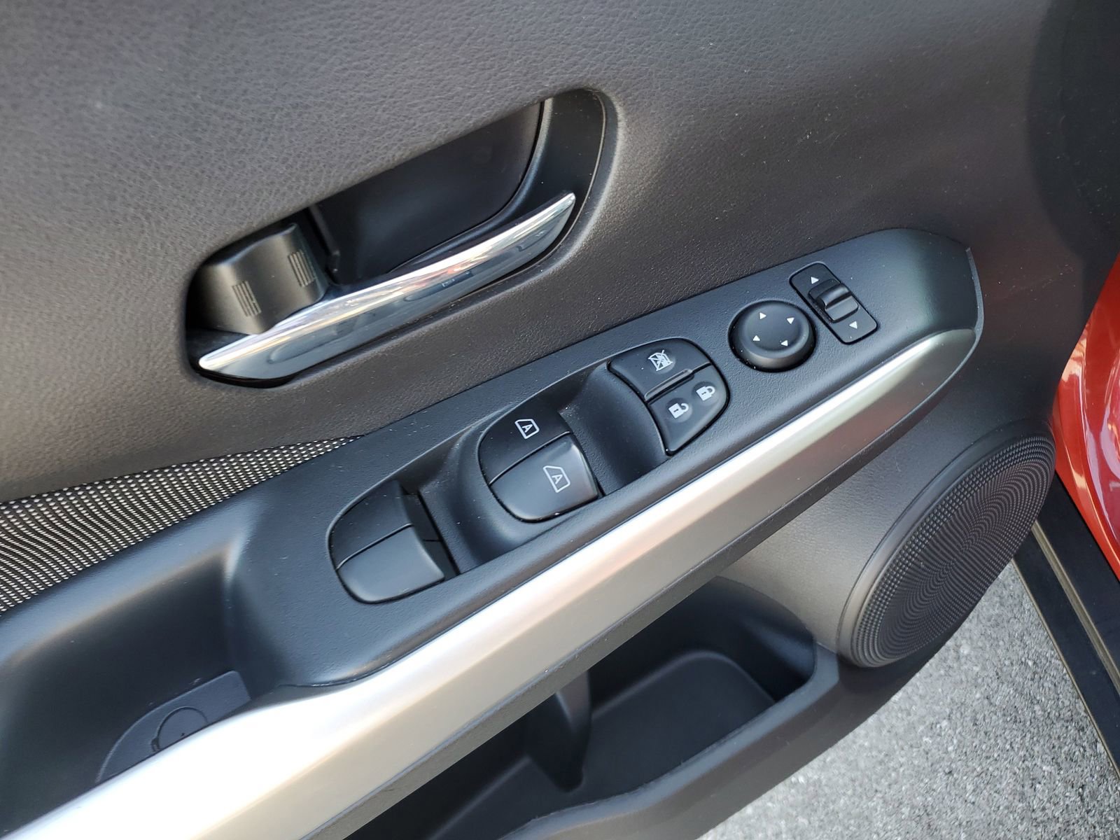 Used 2018 Nissan Kicks SV image 21