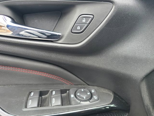 Used 2024 Chevrolet Trax RS w/ Sunroof Package image 17