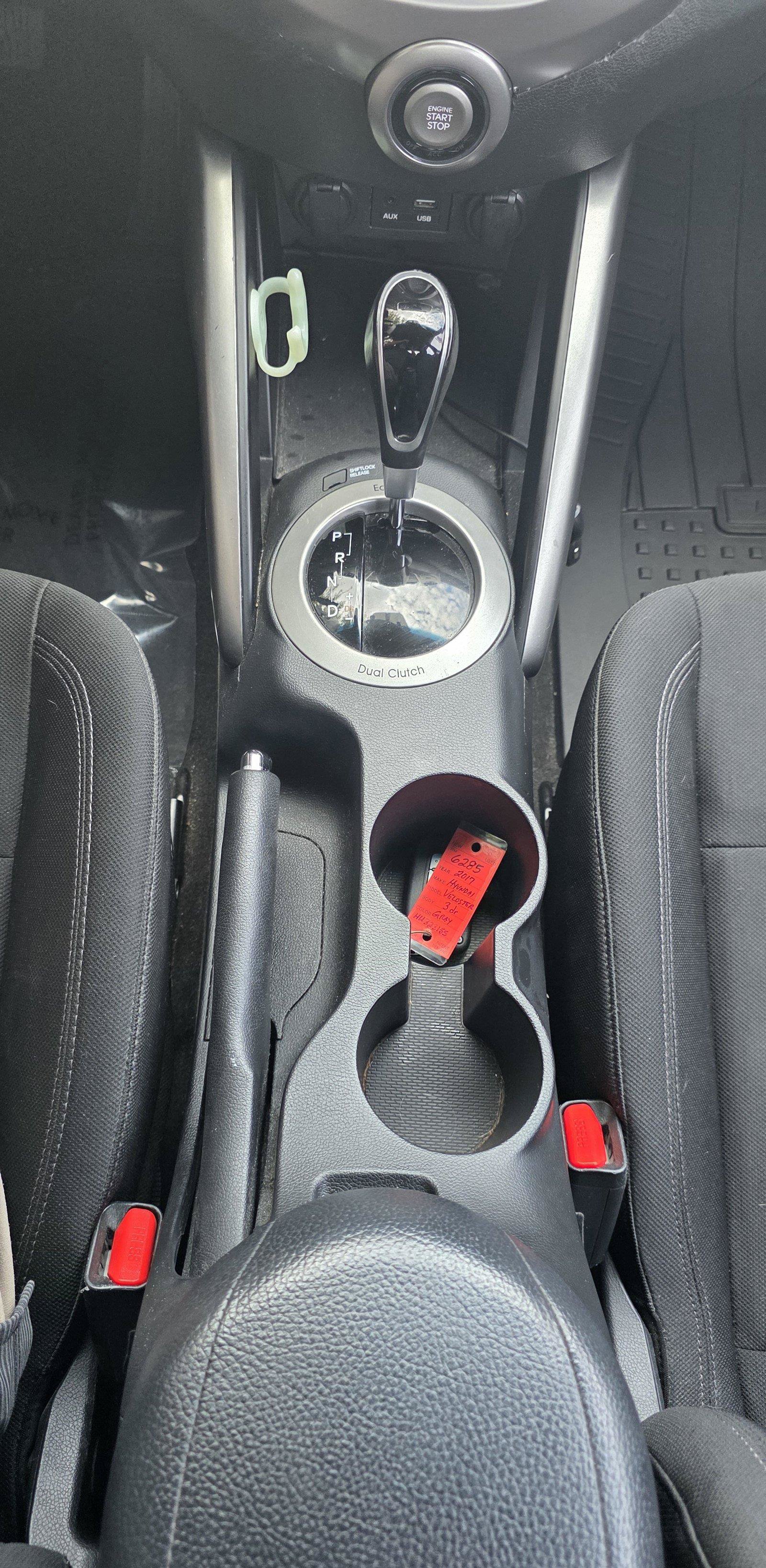 Used 2017 Hyundai Veloster Value Edition FWD image 18