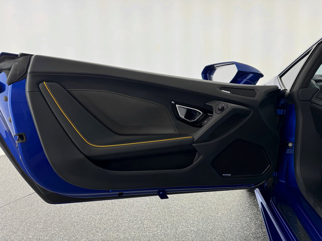 Used 2020 Lamborghini Huracan EVO image 13