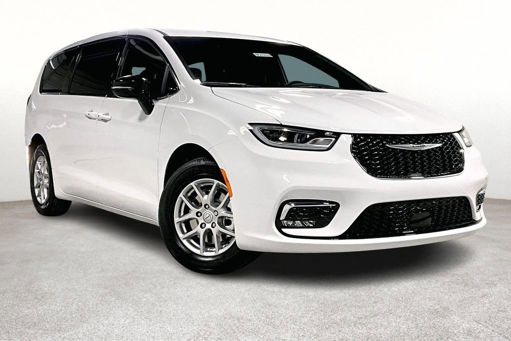 New 2026 Chrysler Pacifica Select image 1