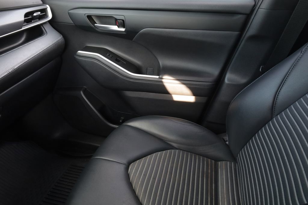 Used 2023 Toyota Highlander XSE image 20
