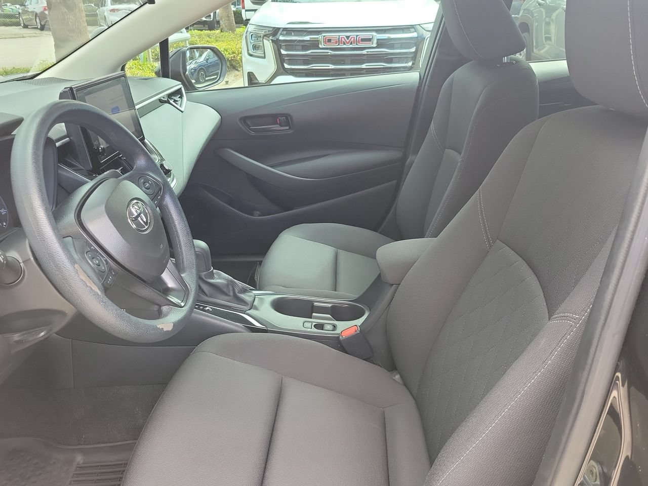 Used 2025 Toyota Corolla LE FWD image 17