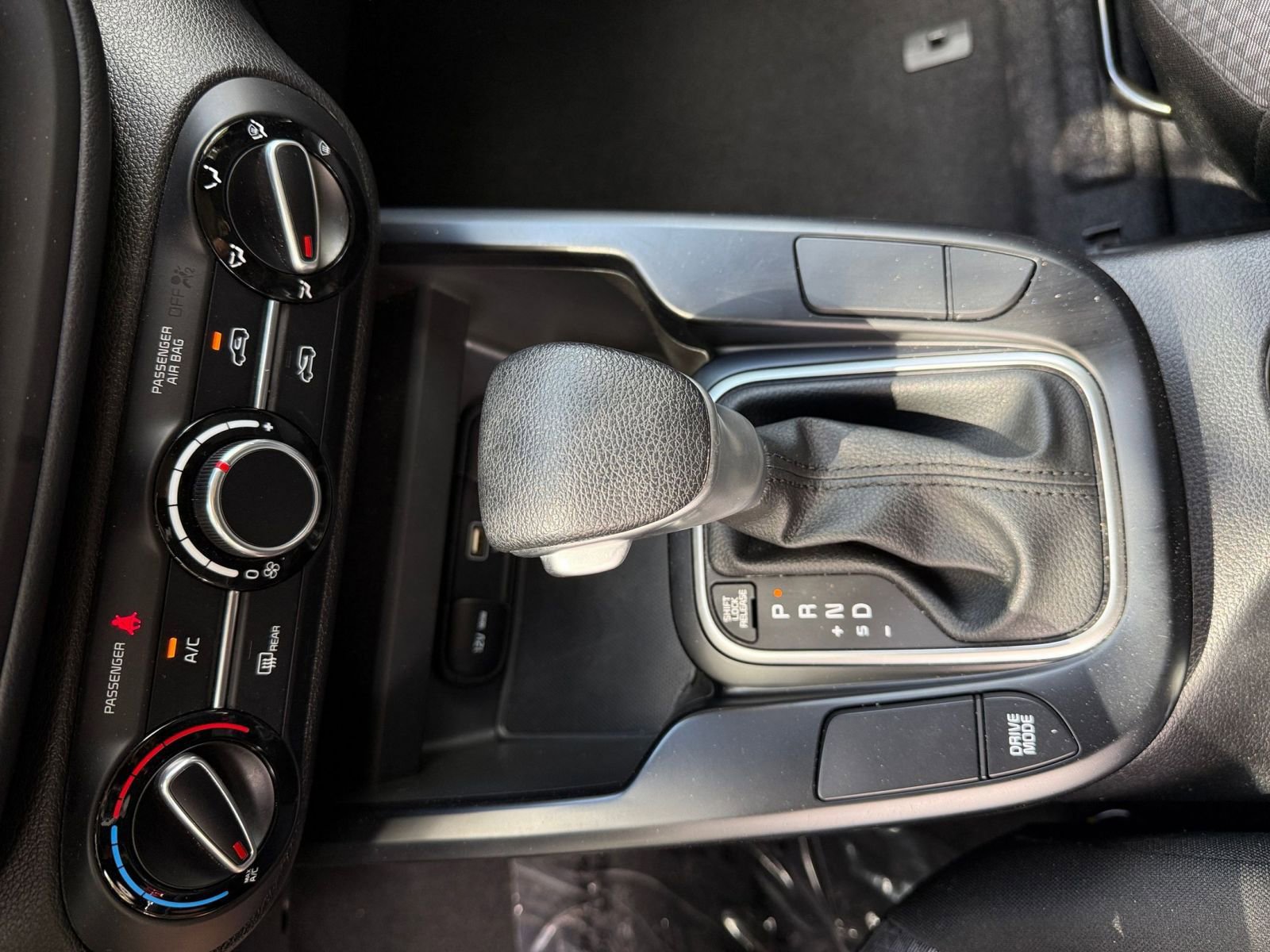 Used 2025 Kia Soul LX w/ LX Technology Package FWD image 48