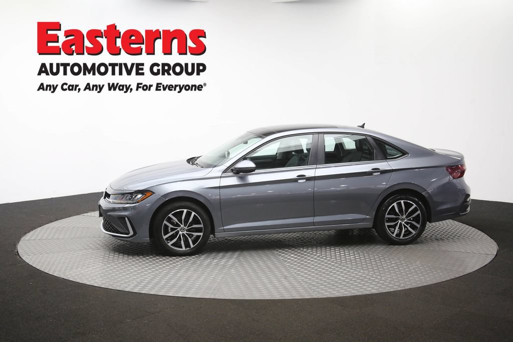 Used 2025 Volkswagen Jetta SE FWD image 61