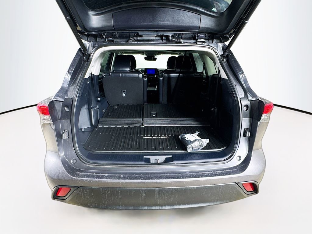 Used 2023 Toyota Highlander XLE image 24