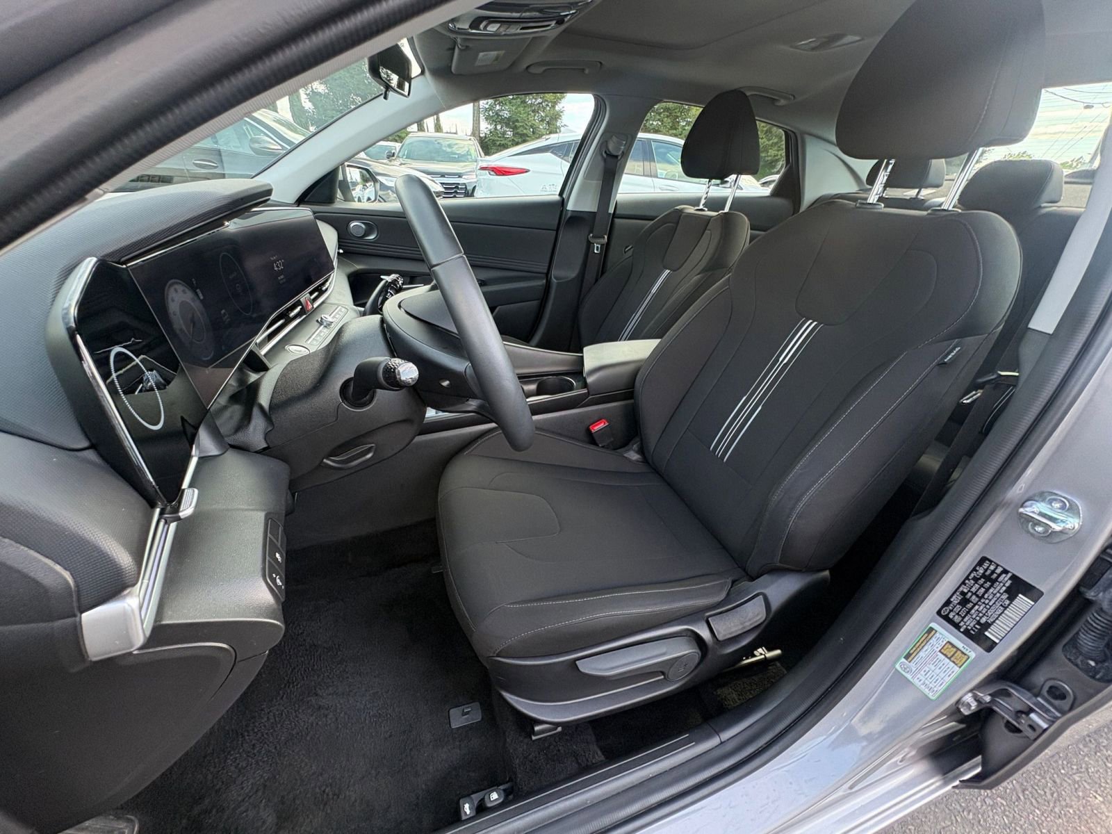 Used 2025 Hyundai Elantra SEL image 38