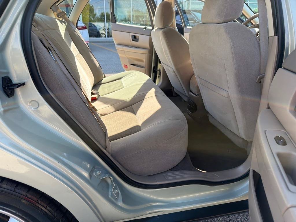 Used 2004 Ford Taurus SE FWD image 10