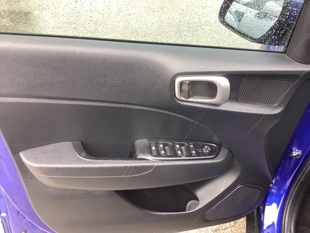 Certified 2025 Hyundai Venue SEL FWD image 12