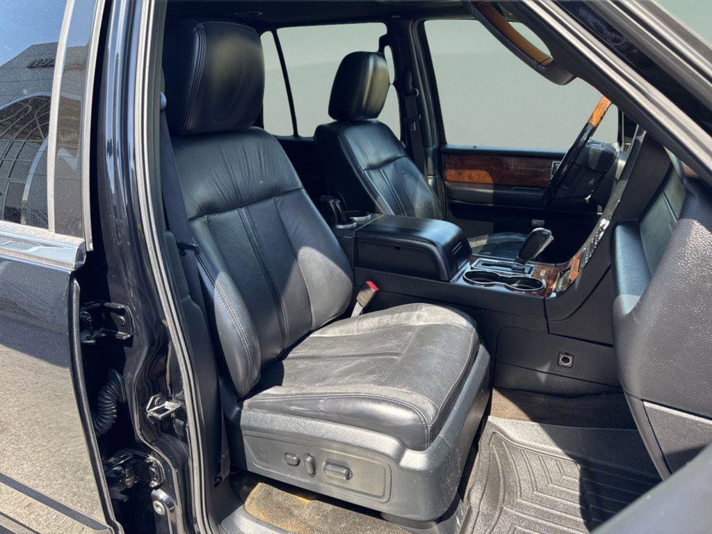 Used 2016 Lincoln Navigator Select image 31