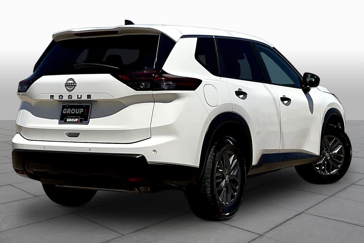Used 2024 Nissan Rogue S FWD image 13