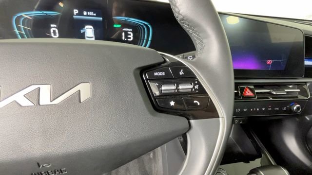 Used 2024 Kia Niro EX FWD image 25