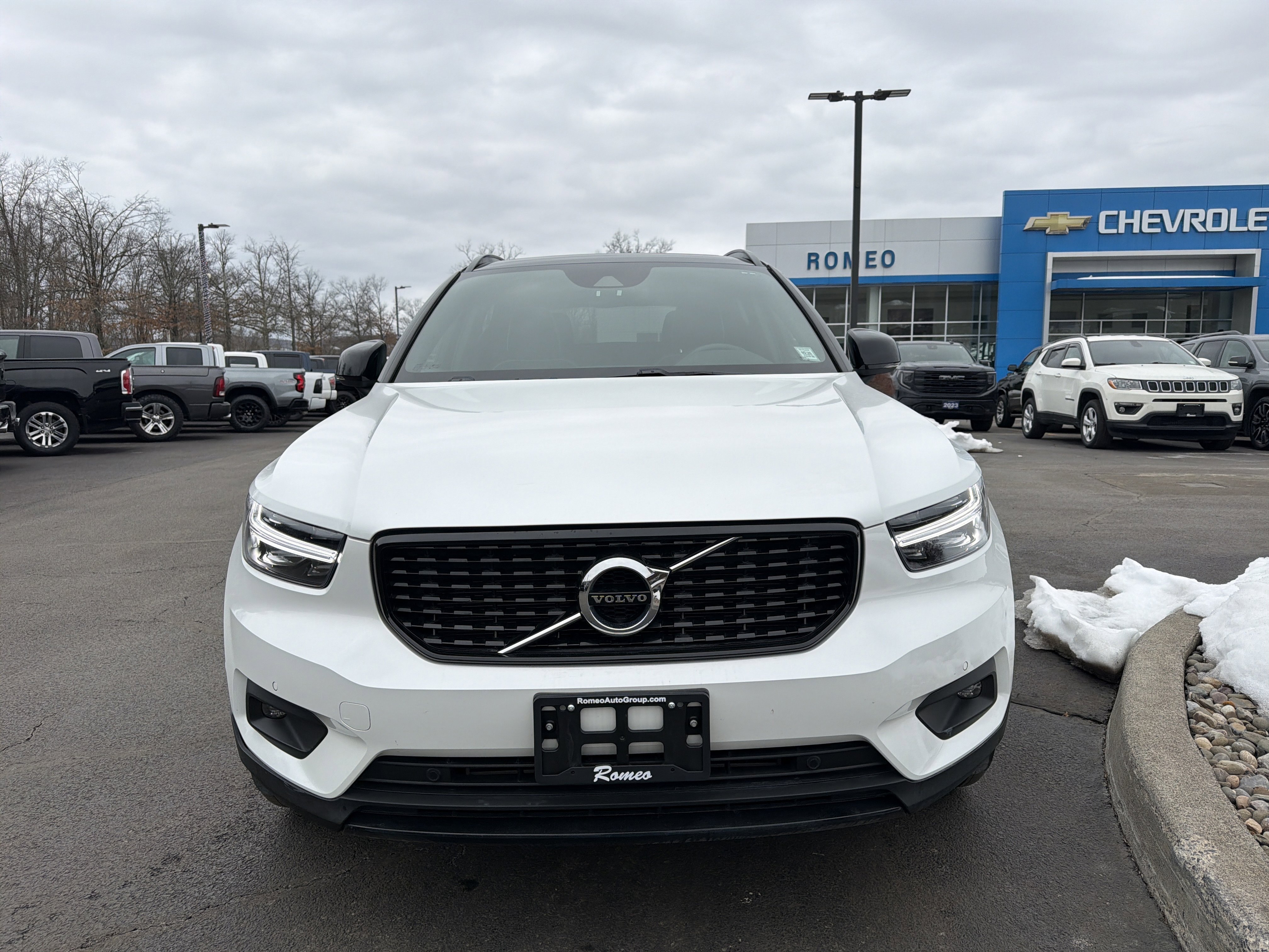 Used 2019 Volvo XC40 T5 R-Design image 2