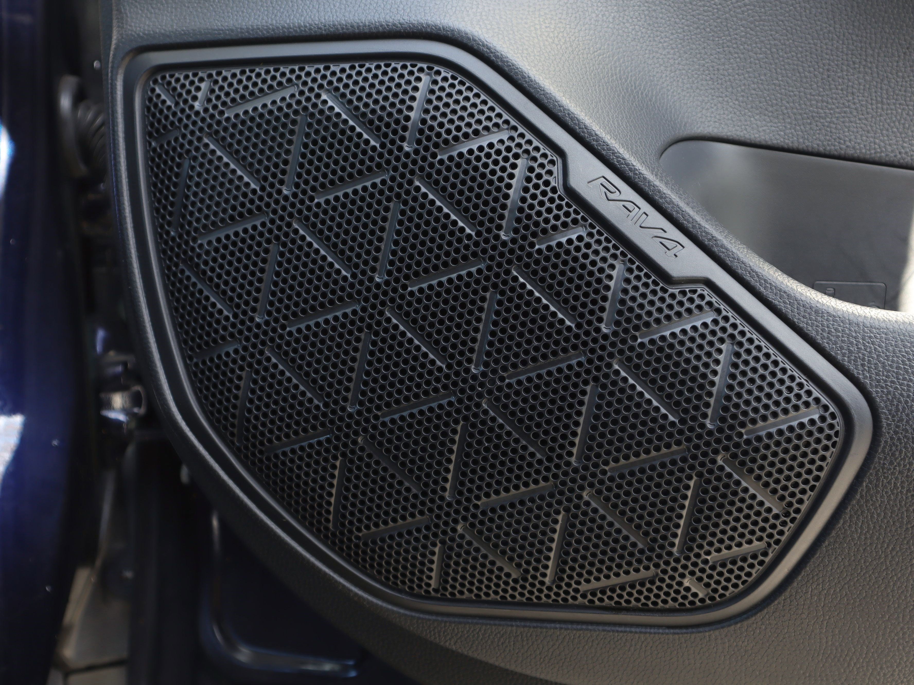 Used 2021 Toyota RAV4 XLE Premium image 24