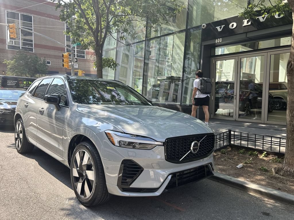 Certified 2024 Volvo XC60 T8 Plus w/ Climate Package AWD/4WD image 1
