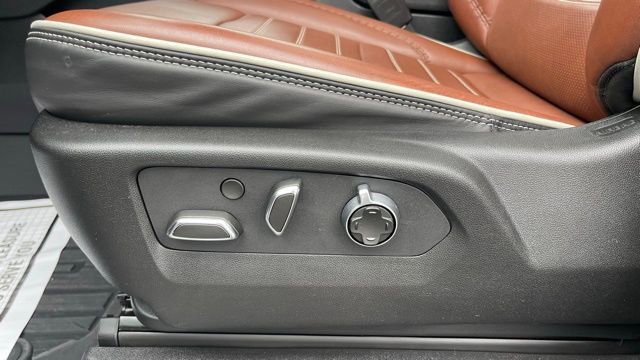 Used 2024 GMC Yukon XL Denali Ultimate image 13