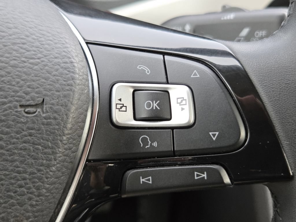 Used 2021 Volkswagen Passat 2.0T SE FWD image 8