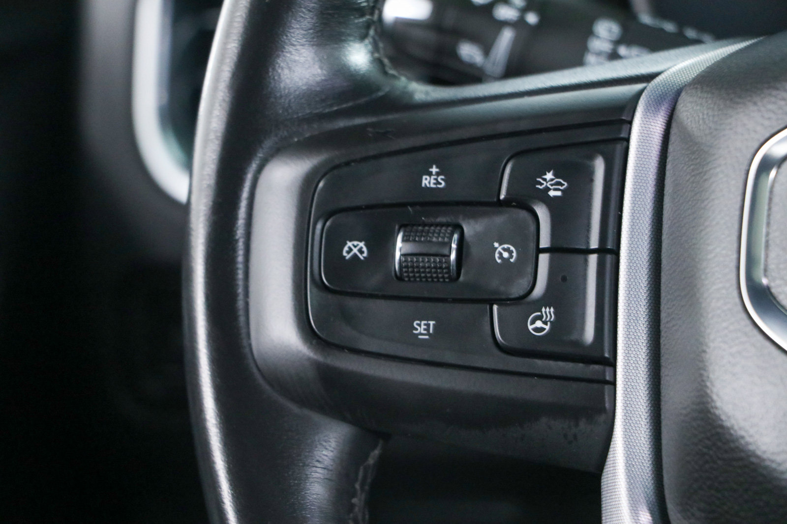 Used 2023 GMC Yukon SLT w/ SLT Luxury Package RWD image 14
