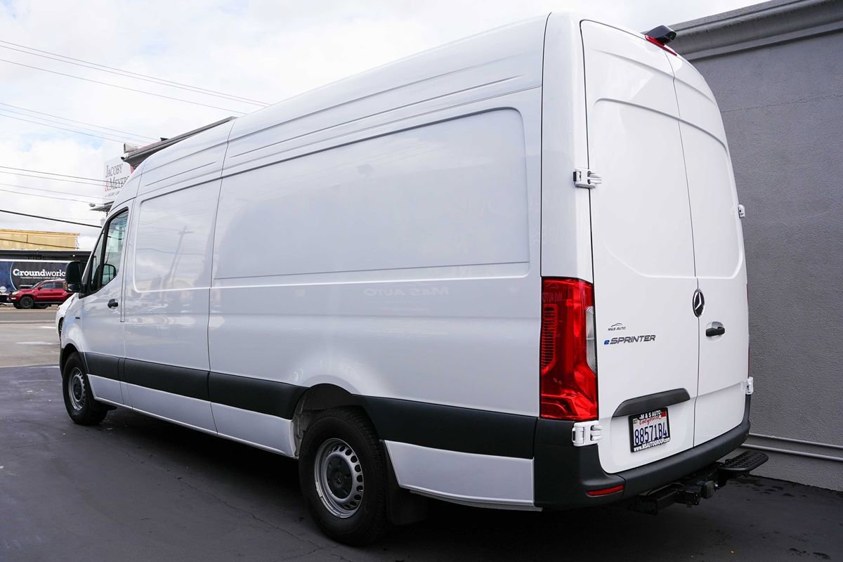 Used 2024 Mercedes-Benz eSprinter 170 Cargo image 2