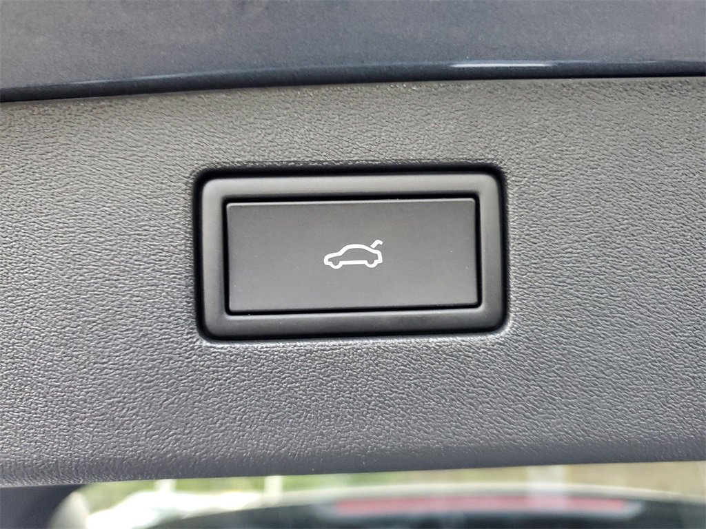 New 2026 Volkswagen Tiguan SE R-Line image 9