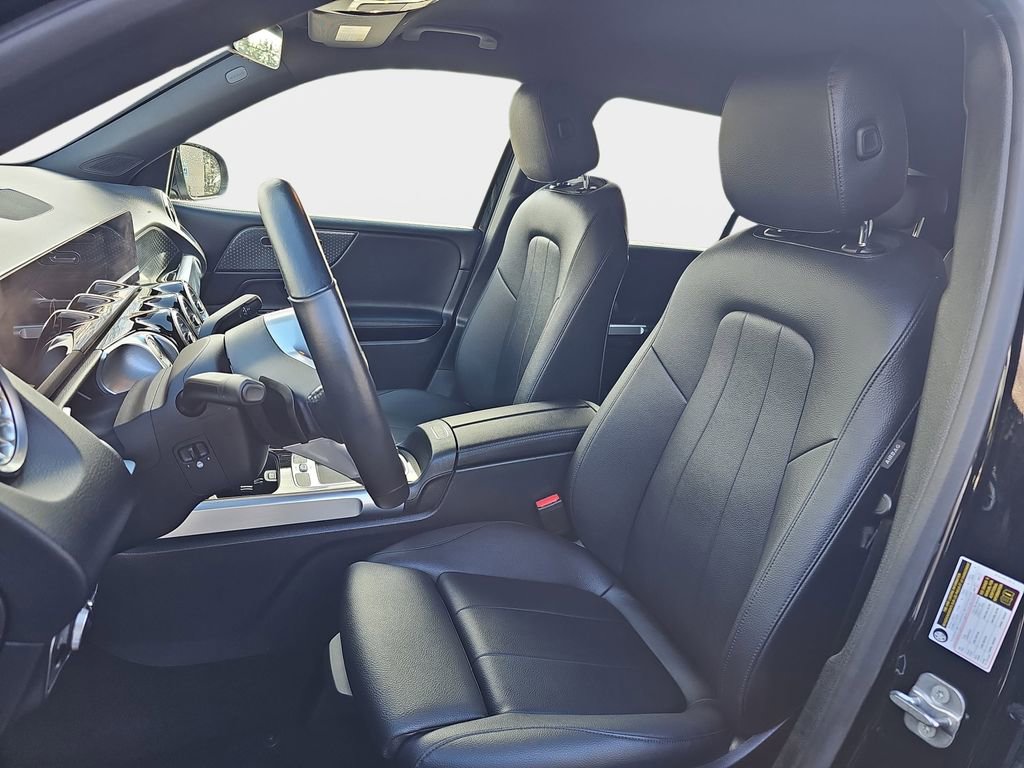 Used 2025 Mercedes-Benz GLB 250 4MATIC image 19