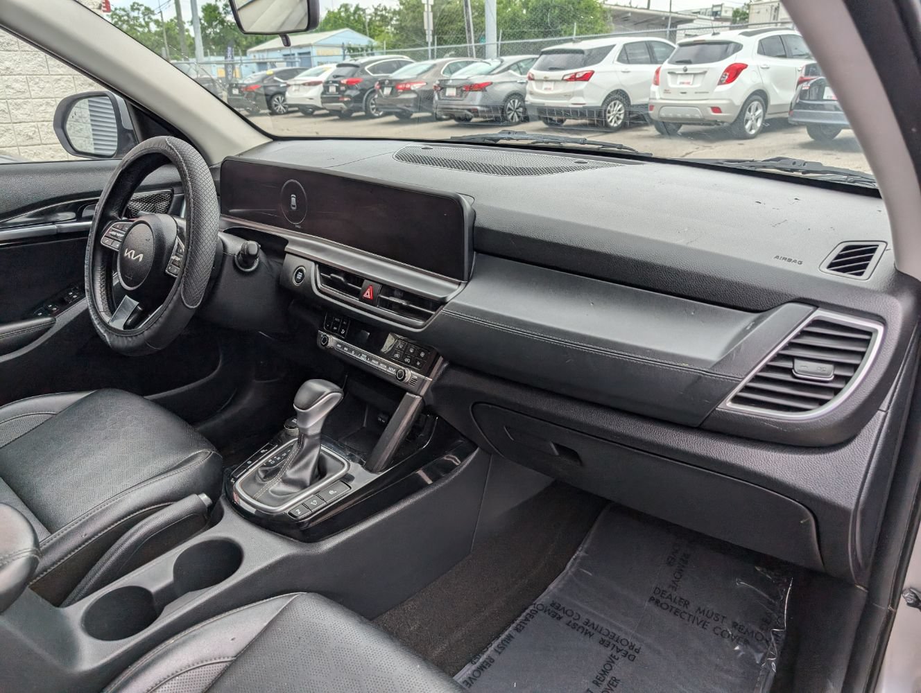 Used 2025 Kia Seltos EX FWD image 11
