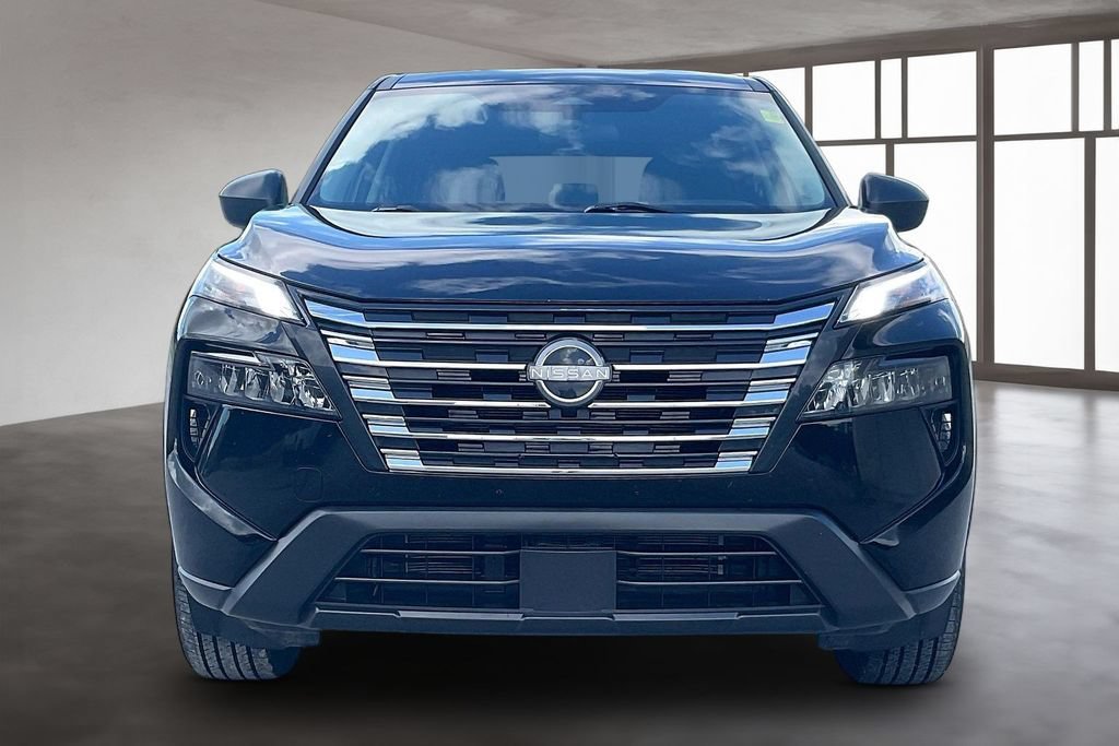 Used 2024 Nissan Rogue S AWD/4WD image 2