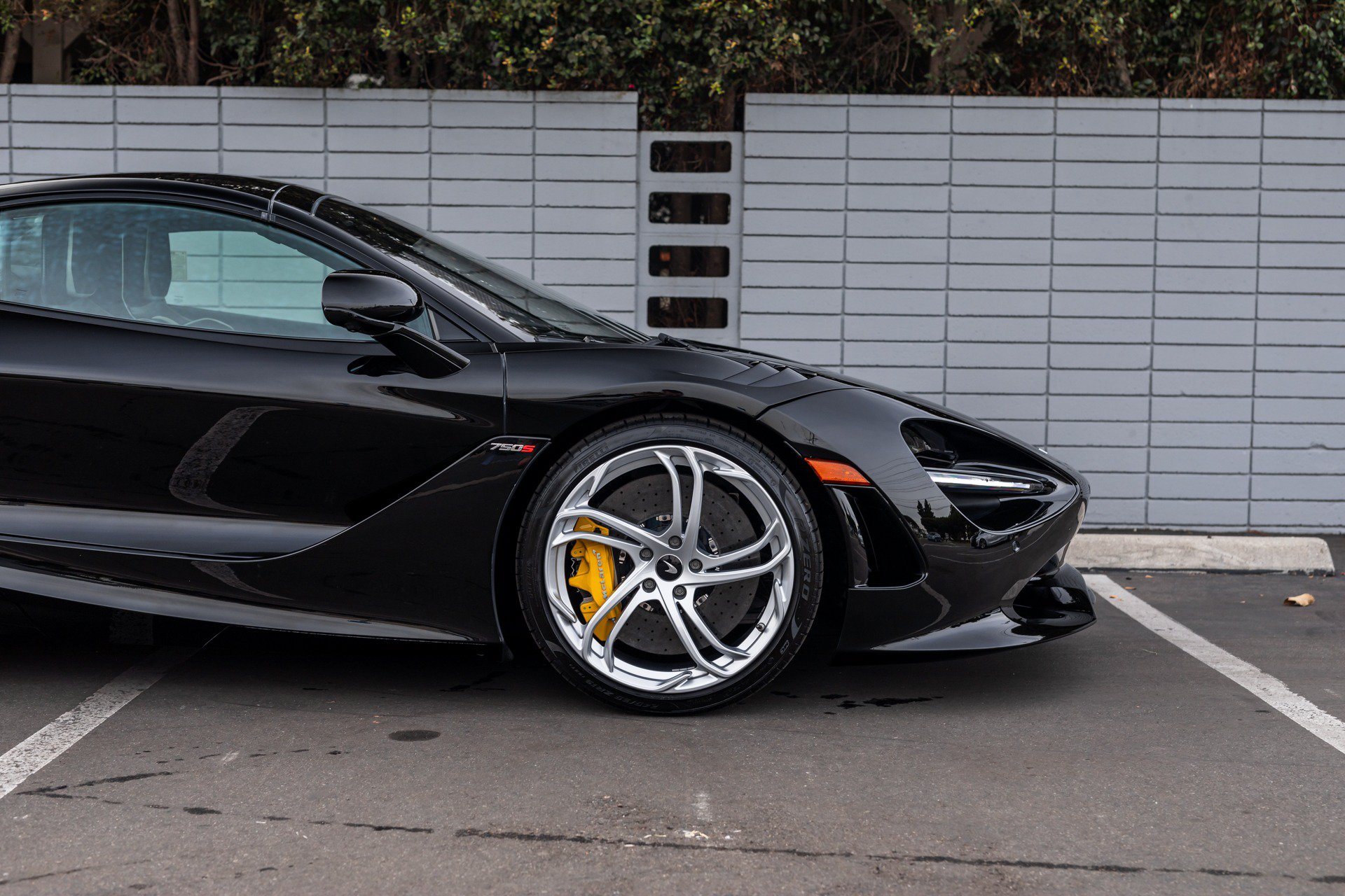 Used 2024 McLaren 750S Spider RWD image 9