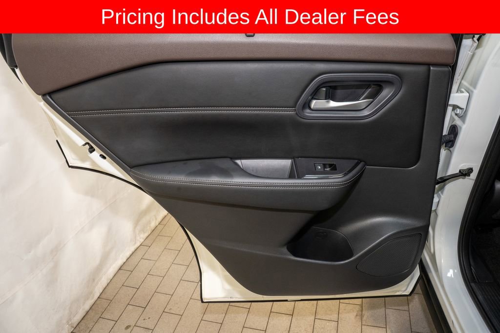 Used 2023 Nissan Rogue SV w/ SV Premium B Package FWD image 11