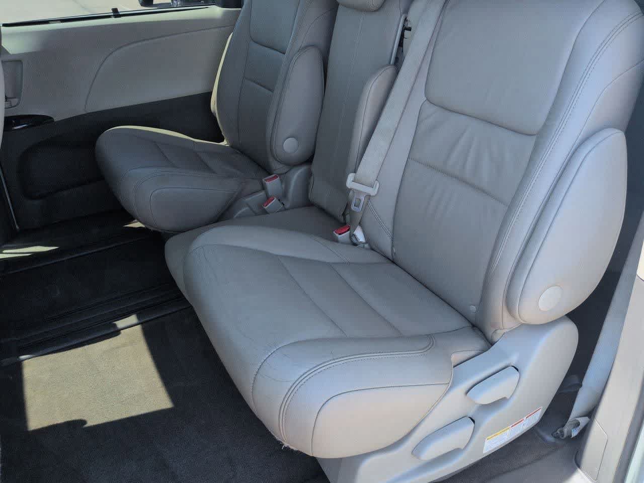 Used 2015 Toyota Sienna XLE FWD image 19