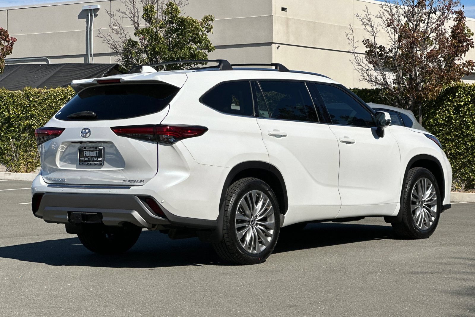 Used 2022 Toyota Highlander Platinum FWD image 4