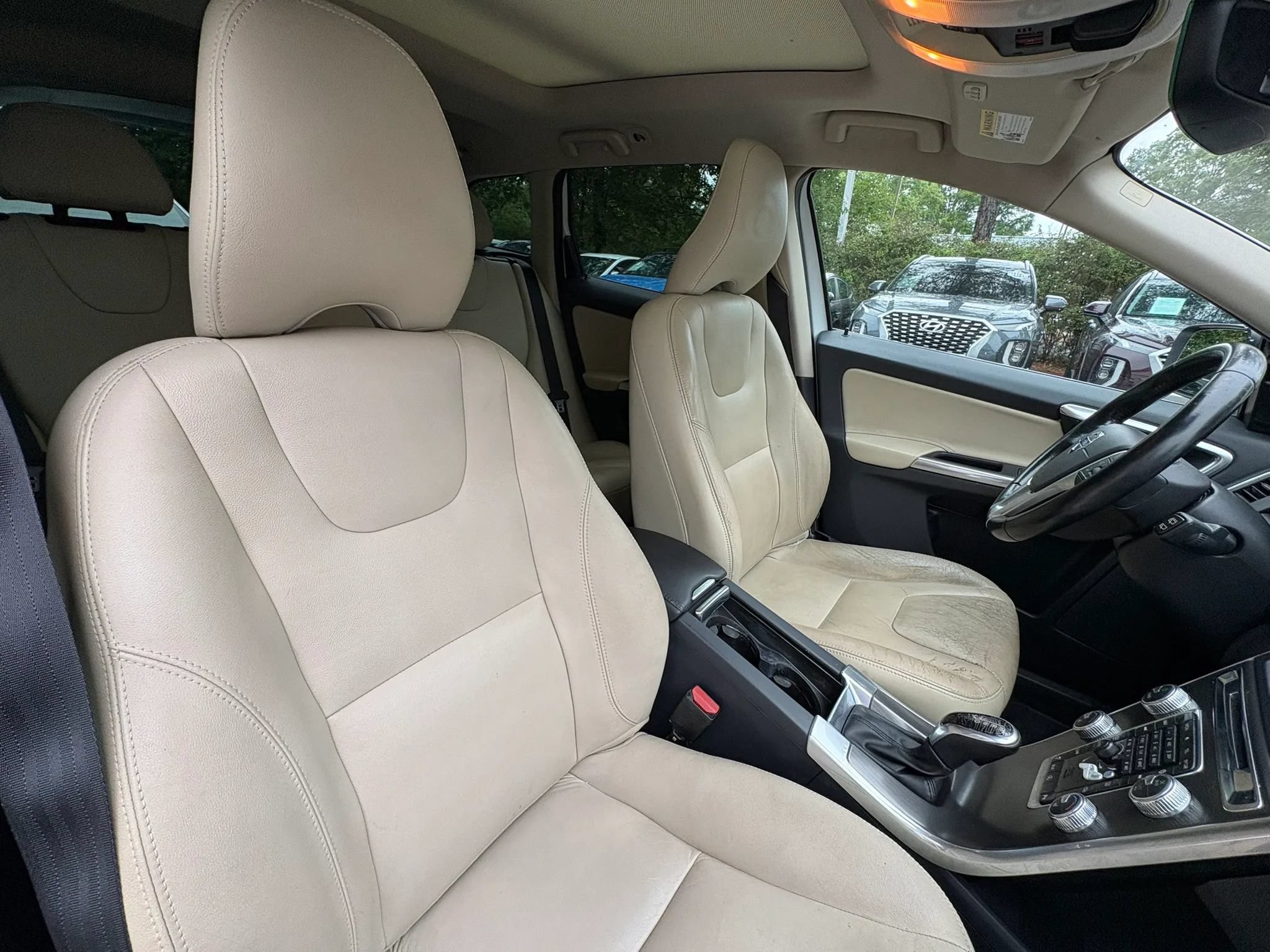 Used 2016 Volvo XC60 T6 w/ Proximity Package AWD/4WD image 9