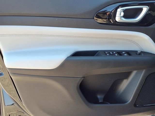 Used 2024 Jeep Compass Limited image 11