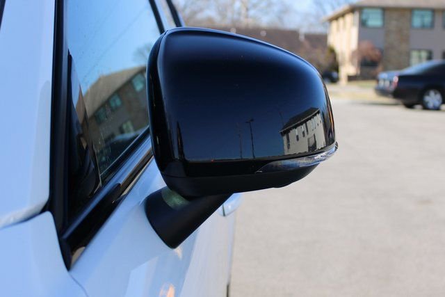 Used 2025 Volvo XC40 B5 Plus image 7