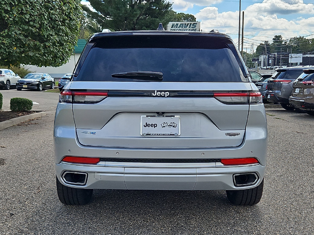 Used 2023 Jeep Grand Cherokee Summit AWD/4WD image 6