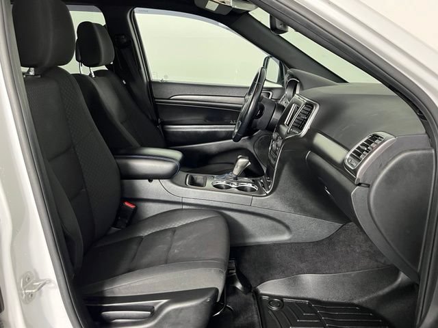 Used 2018 Jeep Grand Cherokee Laredo AWD/4WD image 30