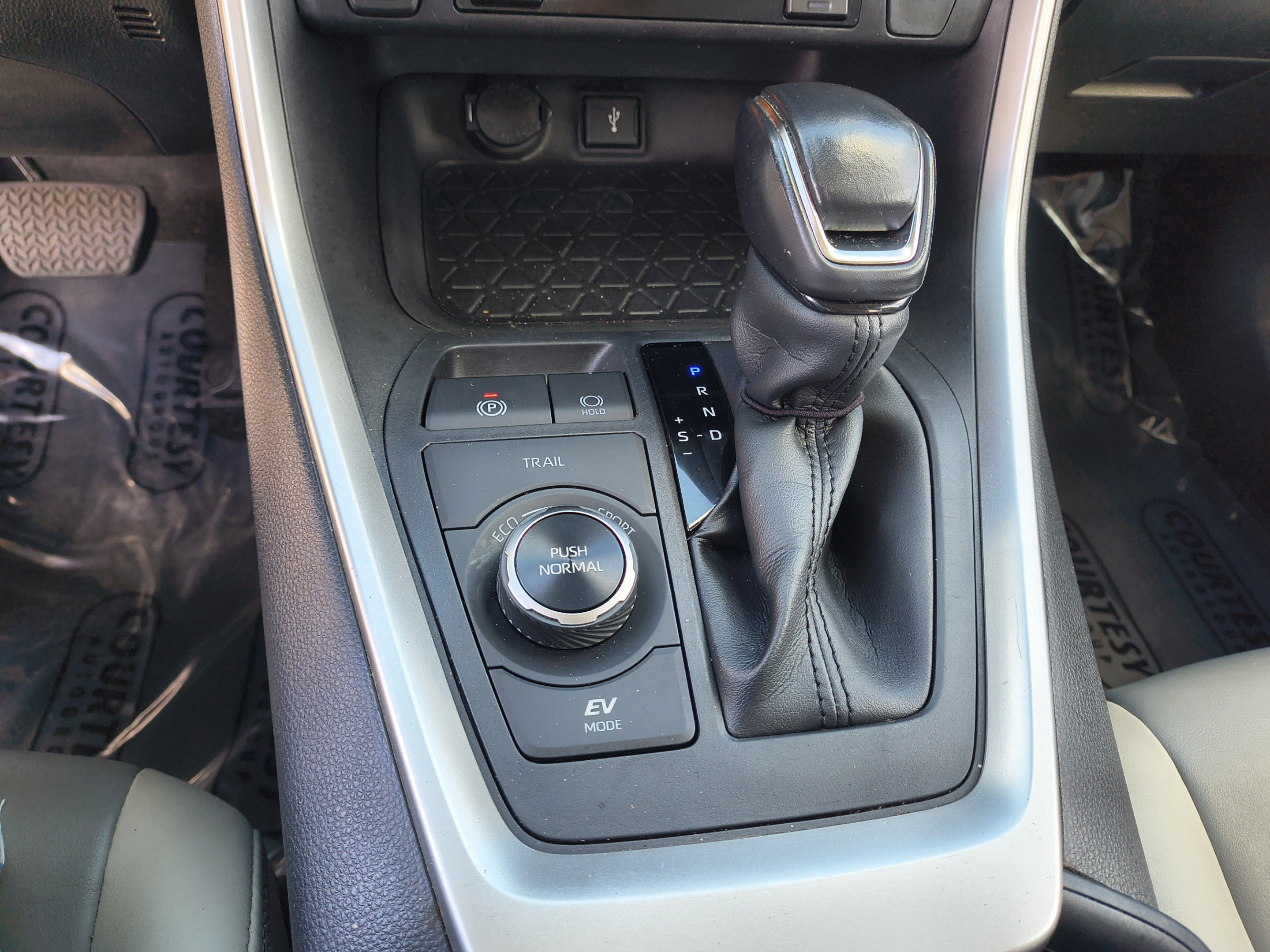 Used 2021 Toyota RAV4 XLE Premium AWD/4WD image 26