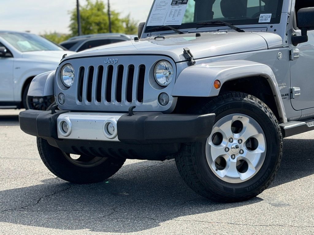 Used 2015 Jeep Wrangler Unlimited Sahara w/ Dual Top Group AWD/4WD image 3