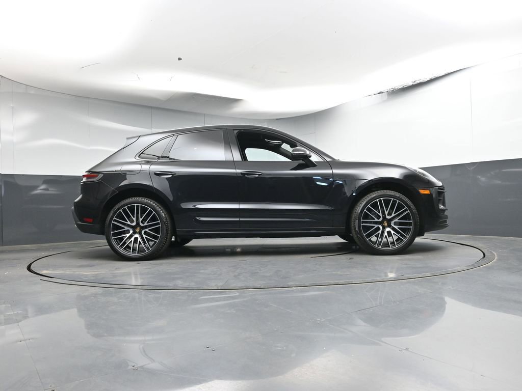 Certified 2025 Porsche Macan image 32