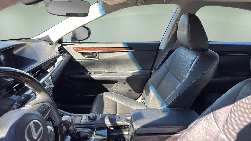 Used 2017 Lexus ES 350 w/ Premium Package FWD image 14