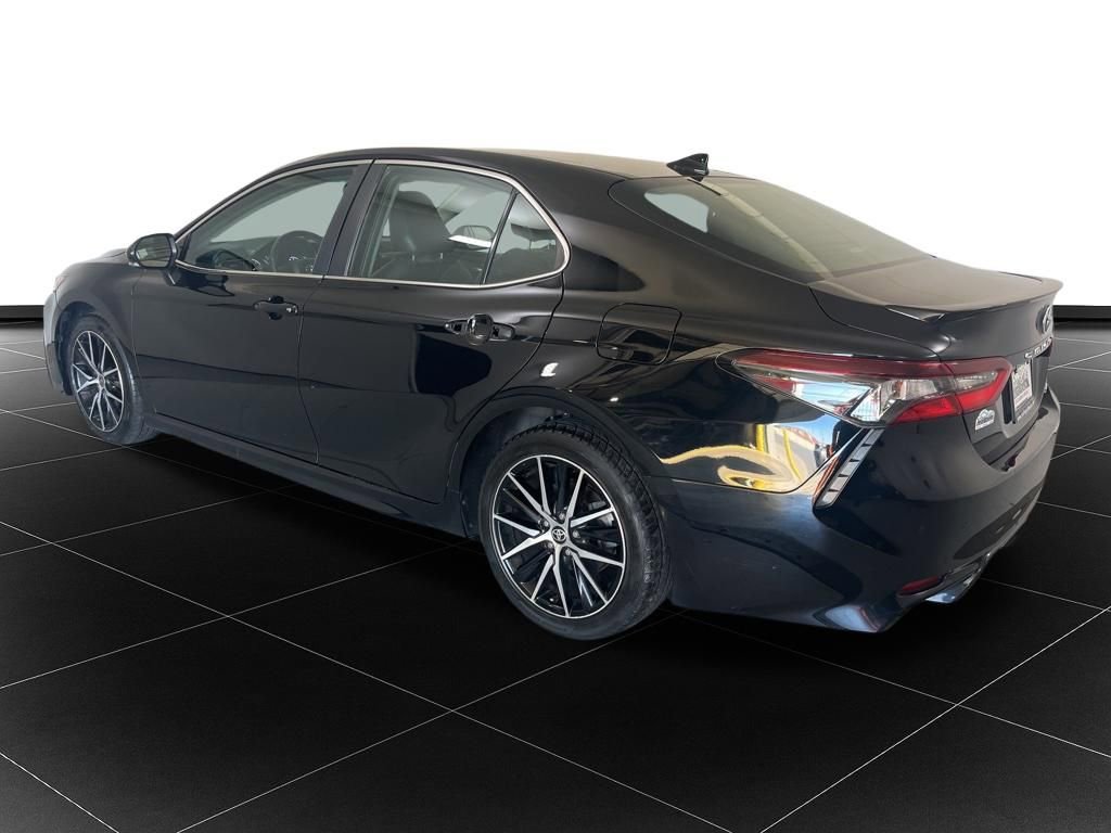Used 2023 Toyota Camry SE FWD image 3