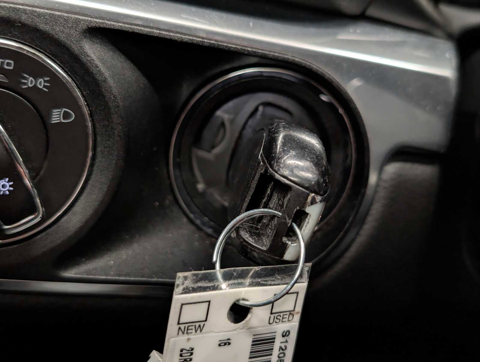 Used 2016 Porsche Boxster image 34