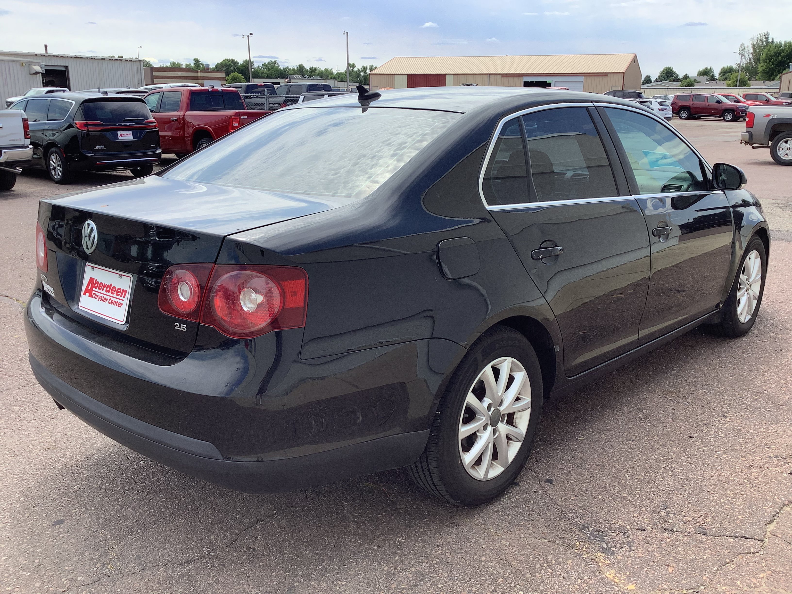 Used 2010 Volkswagen Jetta Sedan FWD image 5
