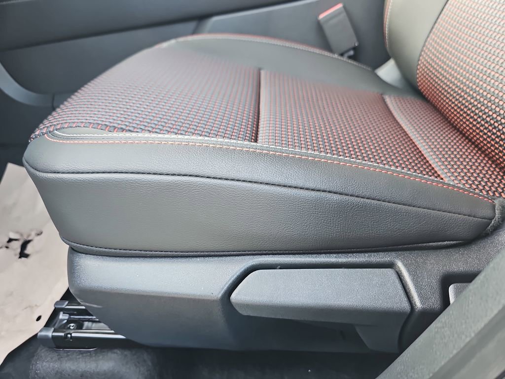 New 2026 Nissan Kicks SR FWD image 32