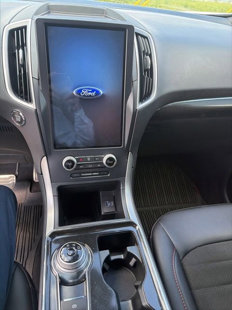 Used 2022 Ford Edge ST-Line w/ Class II Trailer Tow Package AWD/4WD image 13
