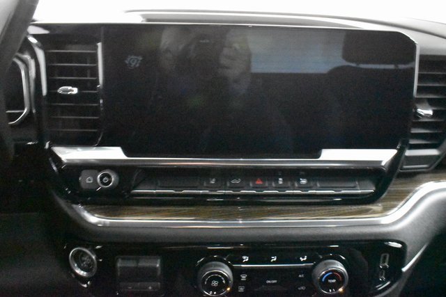 Used 2024 Chevrolet Silverado 2500 LT w/ Snow Plow Prep/Camper Package image 18