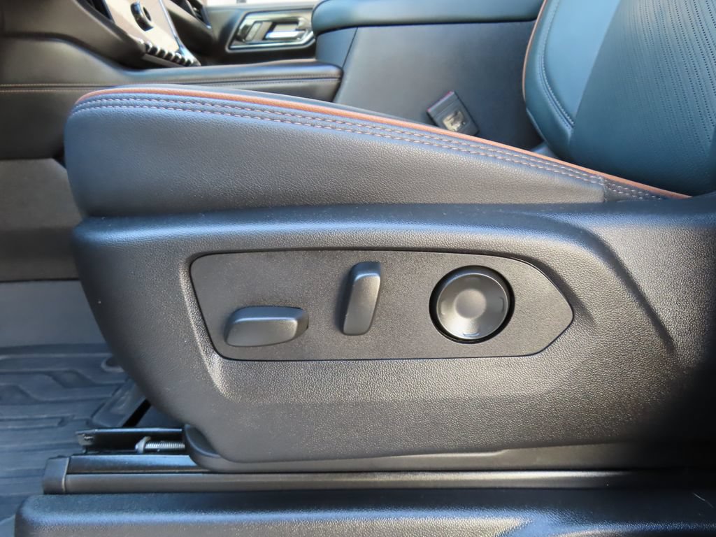 Certified 2025 GMC Yukon AT4 AWD/4WD image 8