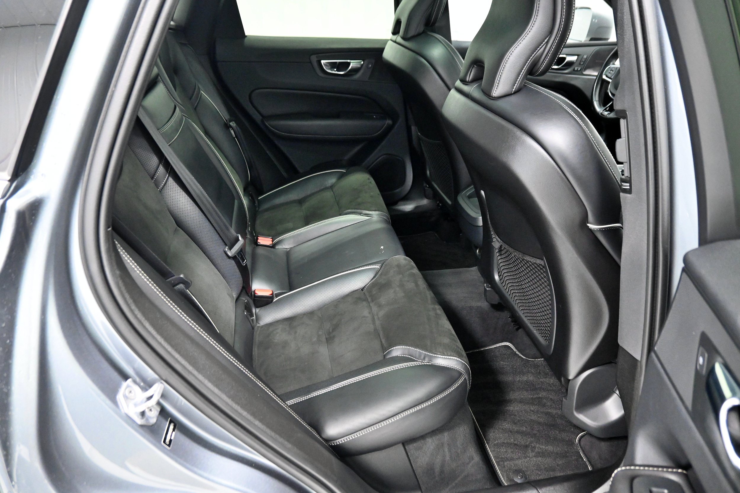 Used 2019 Volvo XC60 T5 R-Design w/ Protection Package Premier AWD/4WD image 33